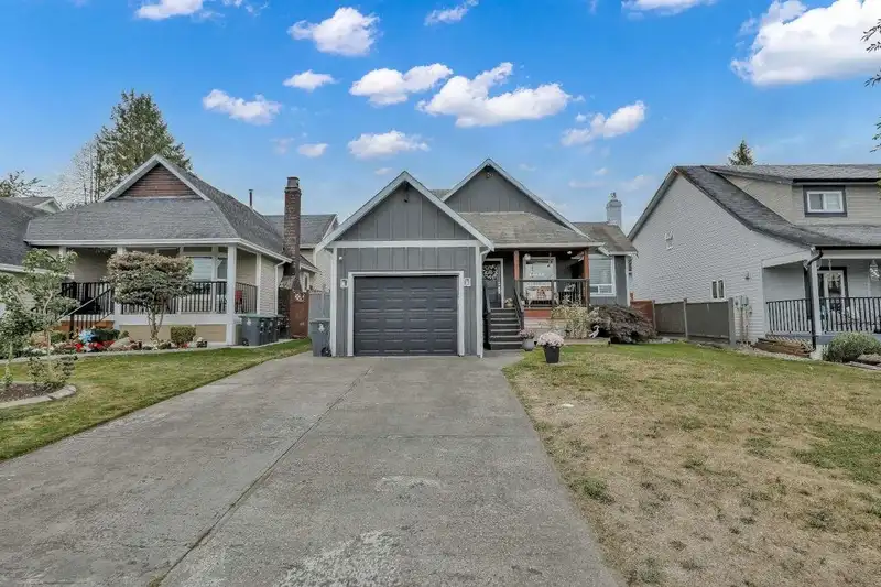 6331 135 STREET - photo 2 of 40
