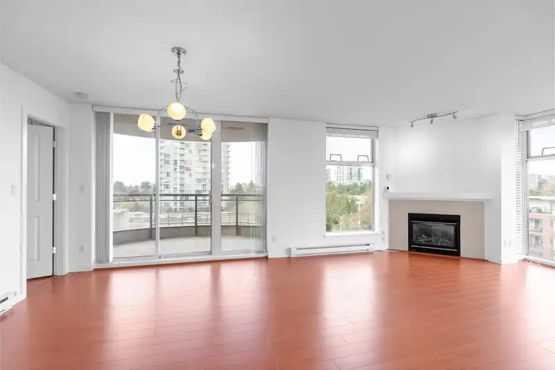 706 8460 GRANVILLE AVENUE - photo 4 of 32