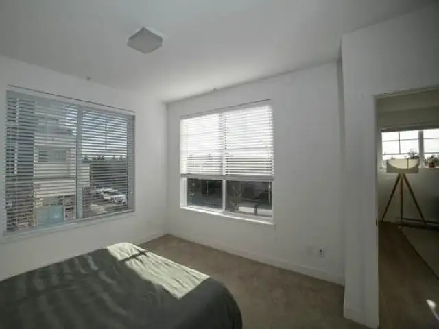 A201 20487 65 AVE AVENUE - photo 3 of 6