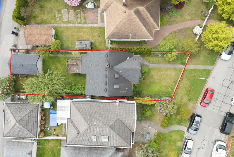 922 PARK DRIVE - photo 3 of 31