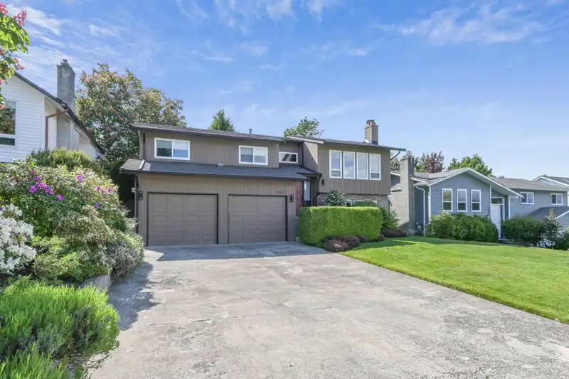 9415 212B STREET - photo 2 of 30