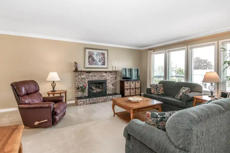 9415 212B STREET - photo 3 of 30