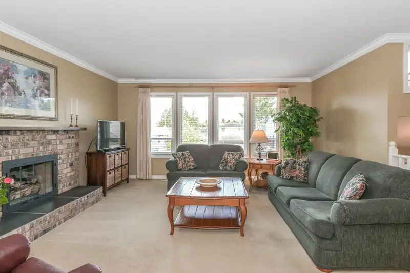 9415 212B STREET - photo 4 of 30