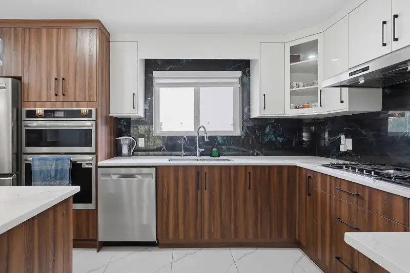 17886 59A AVENUE - photo 4 of 13
