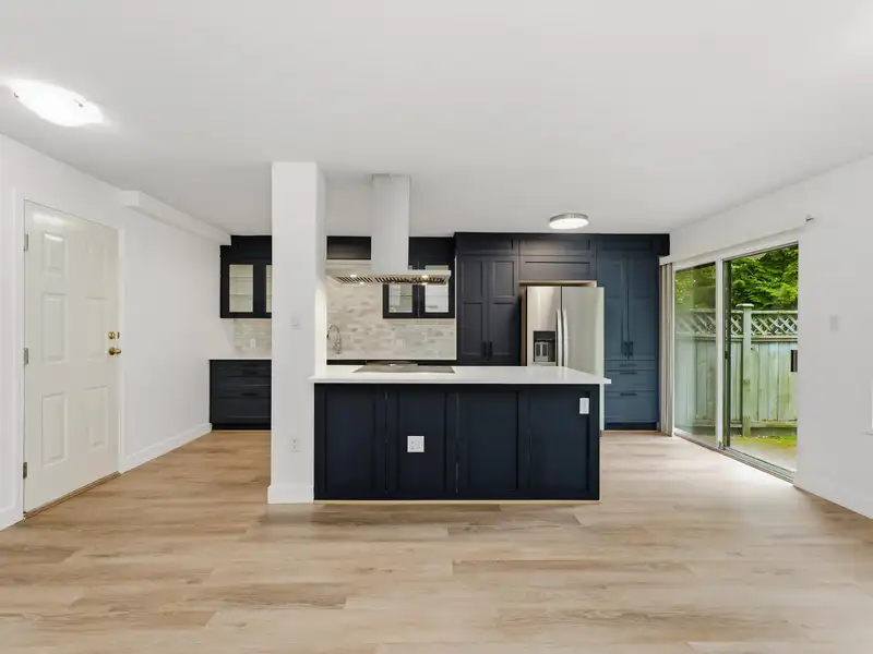 3 7691 MOFFATT ROAD - photo 4 of 23
