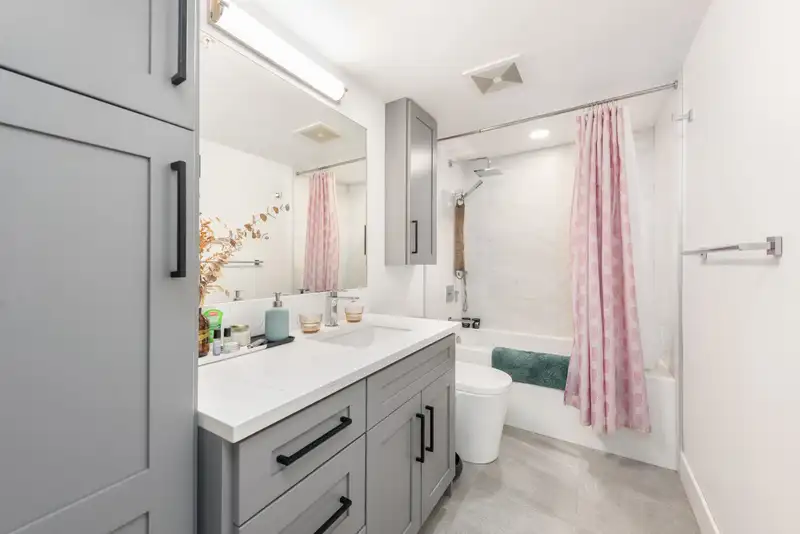 217 2150 E HASTINGS STREET - photo 4 of 29
