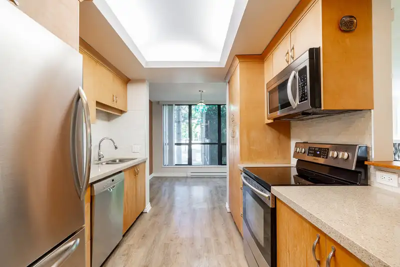 202 10899 UNIVERSITY DRIVE - photo 1 of 36