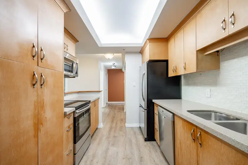 202 10899 UNIVERSITY DRIVE - photo 3 of 36