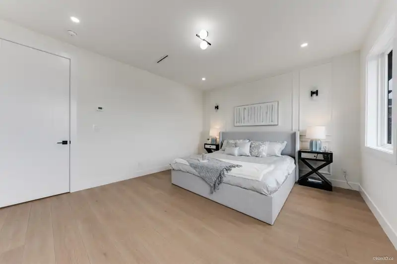 20453 69 AVENUE - photo 3 of 38