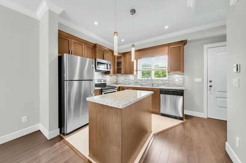 203A 7159 STRIDE AVENUE - photo 4 of 17
