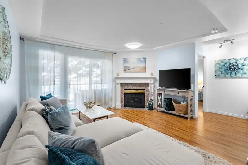 206 20433 53 AVENUE - photo 1 of 35