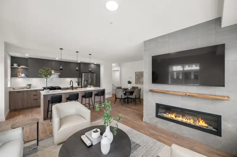 16 20164 81A AVENUE - photo 1 of 18