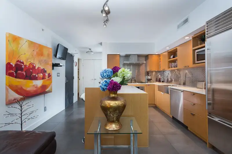104 1168 RICHARDS STREET - photo 3 of 20