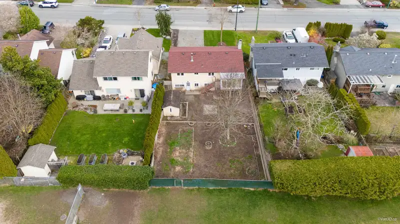15894 THRIFT AVENUE - photo 2 of 40