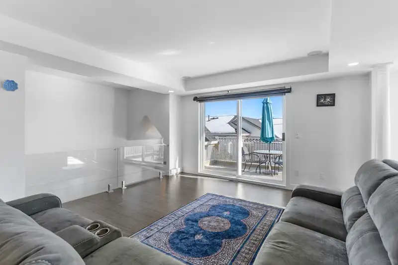 53 31450 SPUR AVENUE - photo 4 of 40
