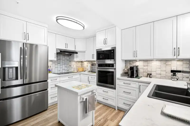101 20245 53 AVENUE - photo 2 of 36