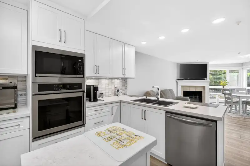 101 20245 53 AVENUE - photo 3 of 36