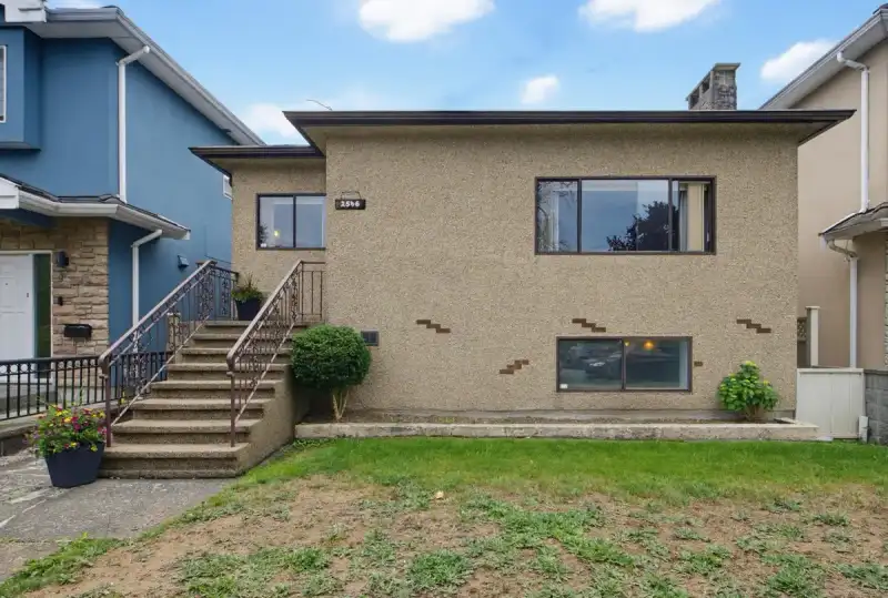 2546 NAPIER STREET - photo 1 of 32