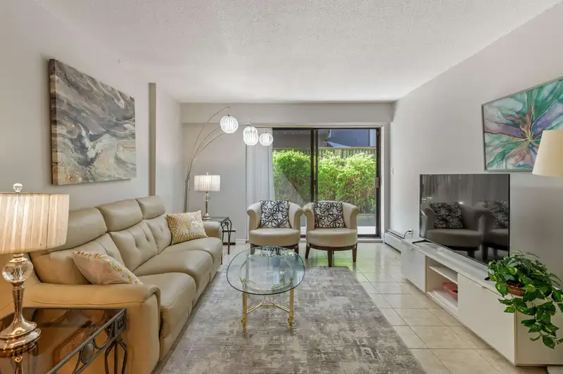 103 2040 CORNWALL AVENUE - photo 1 of 9