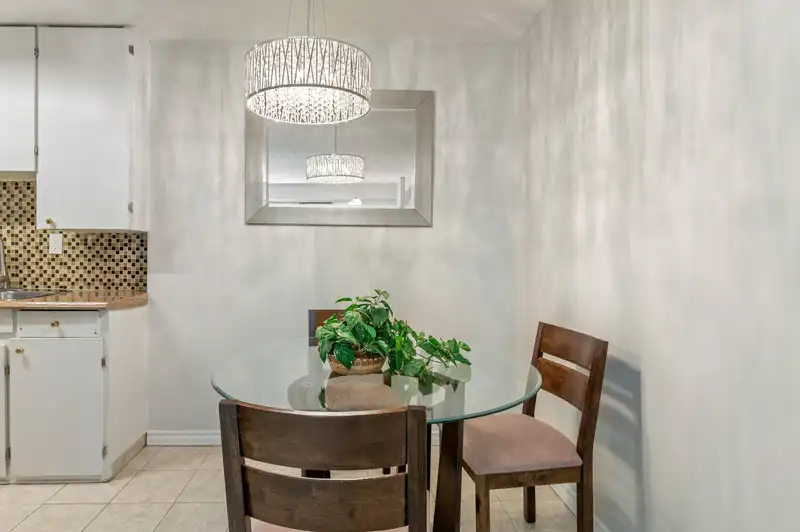 103 2040 CORNWALL AVENUE - photo 3 of 9