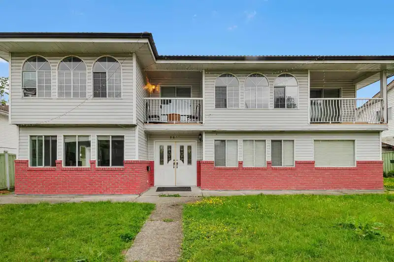 9011 KING GEORGE BOULEVARD - photo 1 of 39