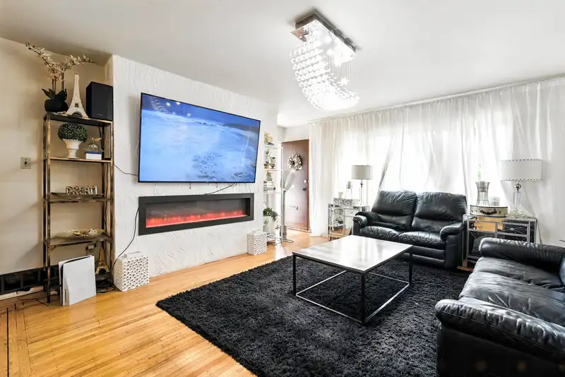 4987 HOY STREET - photo 4 of 32