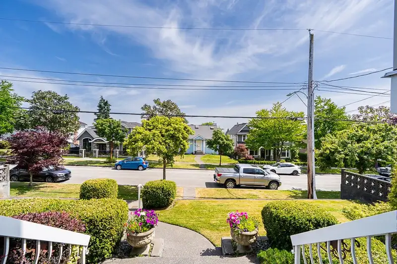 1817 EDINBURGH STREET - photo 2 of 40