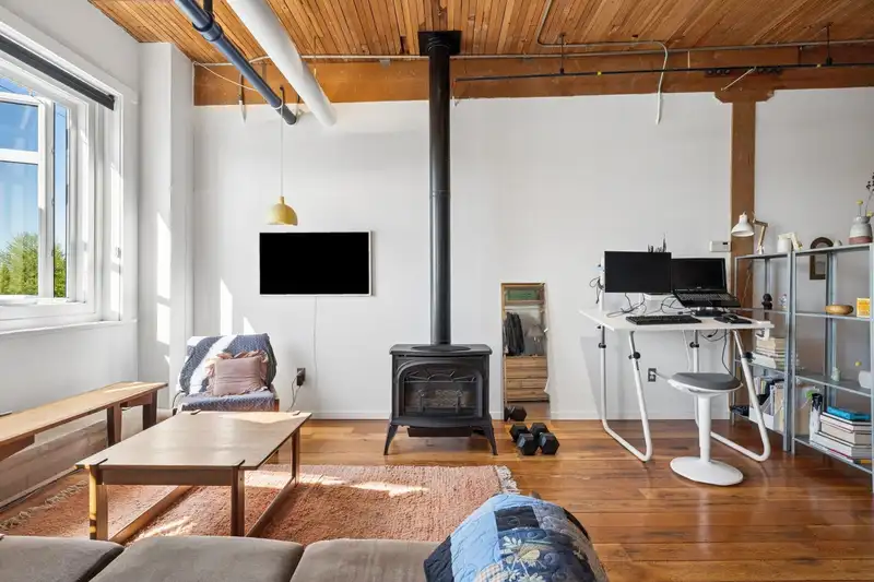 321 2556 E HASTINGS STREET - photo 3 of 26