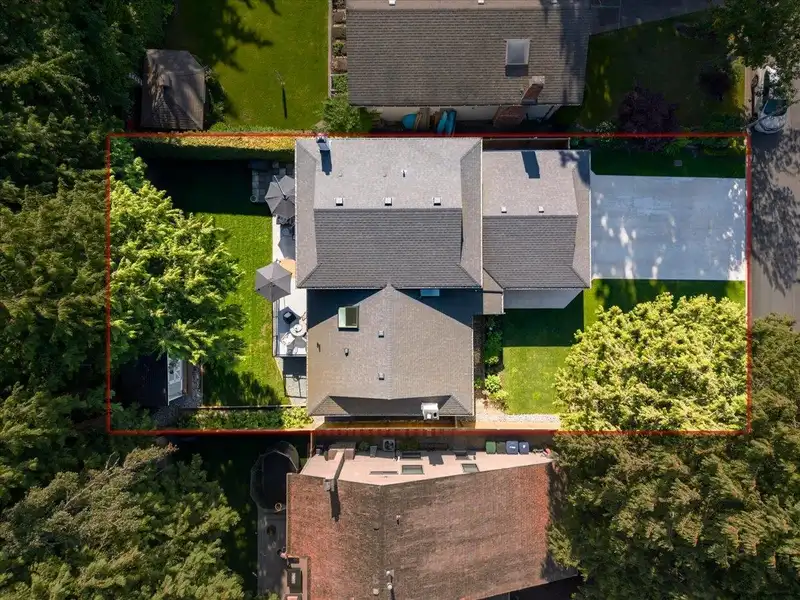 12674 19 AVENUE - photo 3 of 40