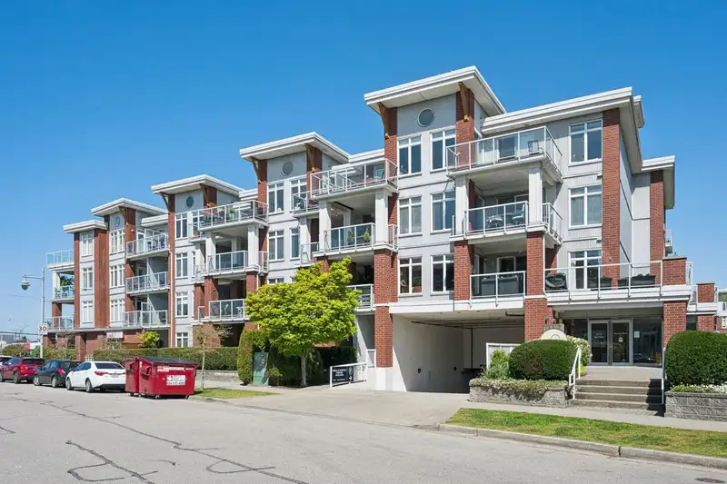305 4111 BAYVIEW STREET - photo 1 of 40
