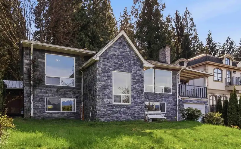 2331 HENRY STREET - photo 2 of 35