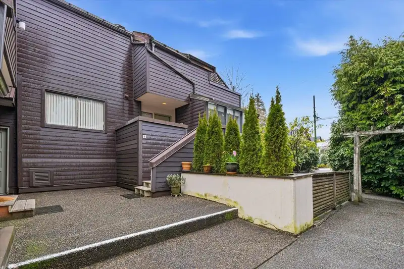 6 5730 CARNARVON STREET - photo 4 of 22