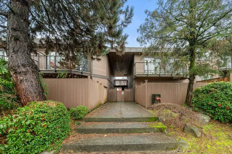 204 3136 KINGSWAY - photo 1 of 40