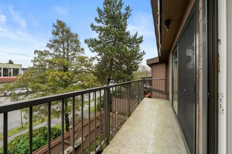 204 3136 KINGSWAY - photo 3 of 40