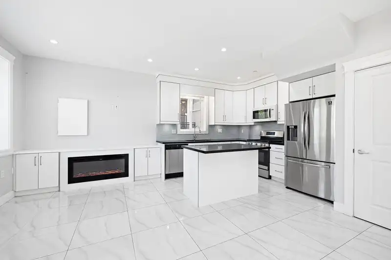 1 2430 E 41 STREET - photo 4 of 37