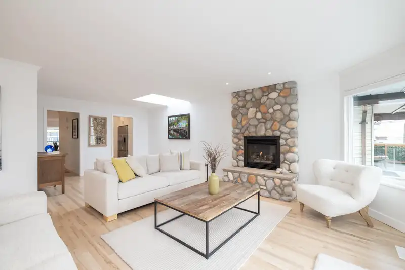 976 HABGOOD STREET - photo 4 of 40