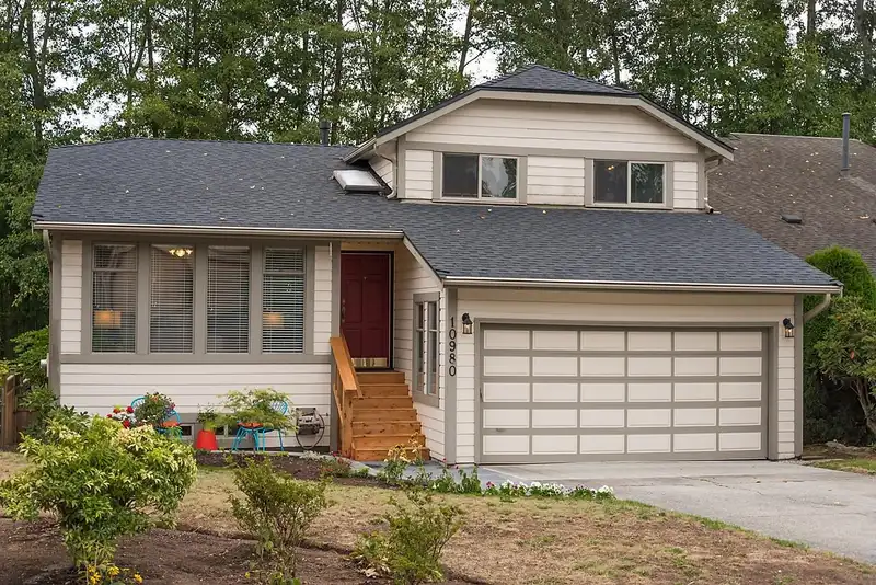 10980 63 AVENUE - photo 2 of 40