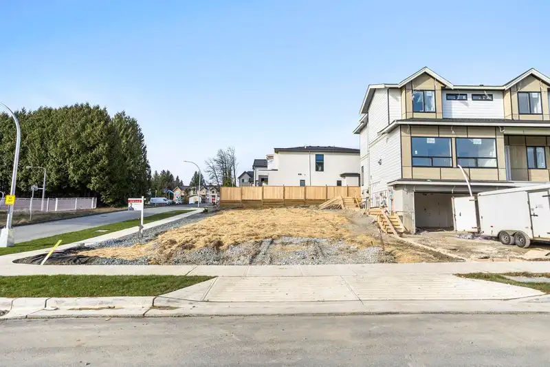 6907 205 STREET - photo 2 of 20