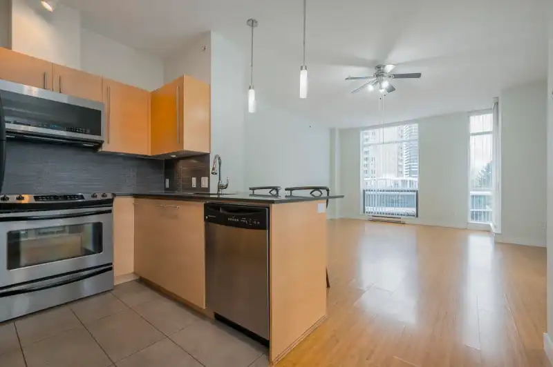 404 13399 104 AVENUE - photo 4 of 32