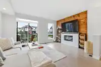 150 4738 HEMLOCK WAY - thumbnail 3