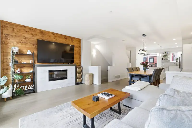 150 4738 HEMLOCK WAY - photo 4 of 26