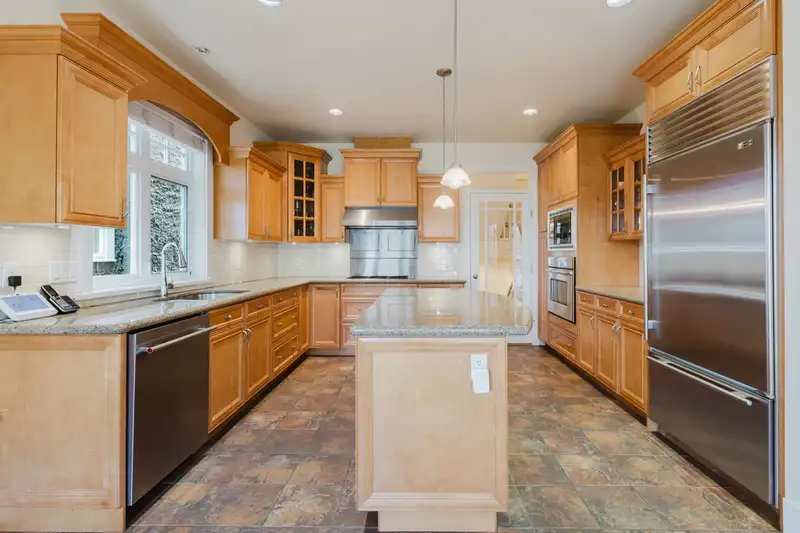 4188 BALACLAVA STREET - photo 4 of 40