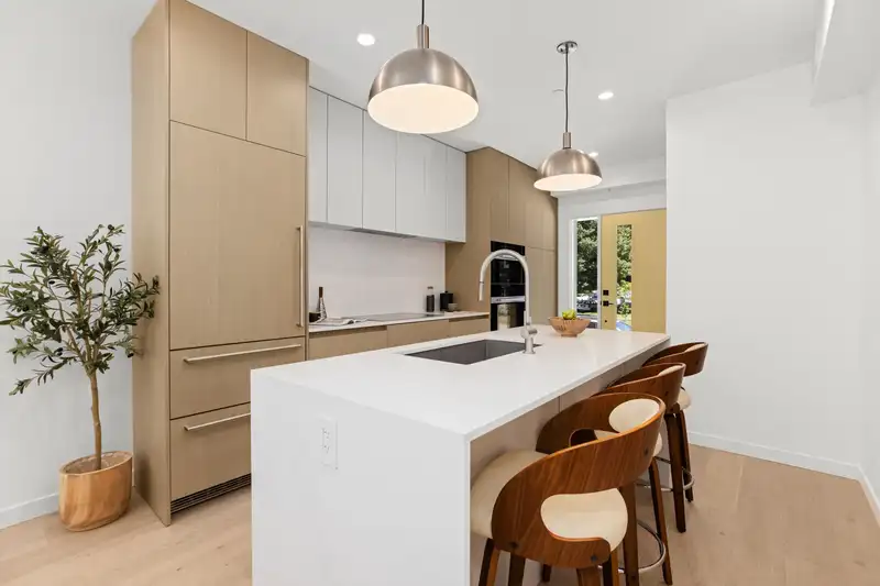 4815 LAUREL STREET - photo 2 of 10