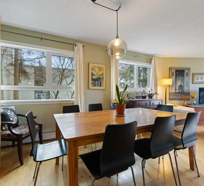 314 665 E 6TH AVENUE - photo 4 of 21