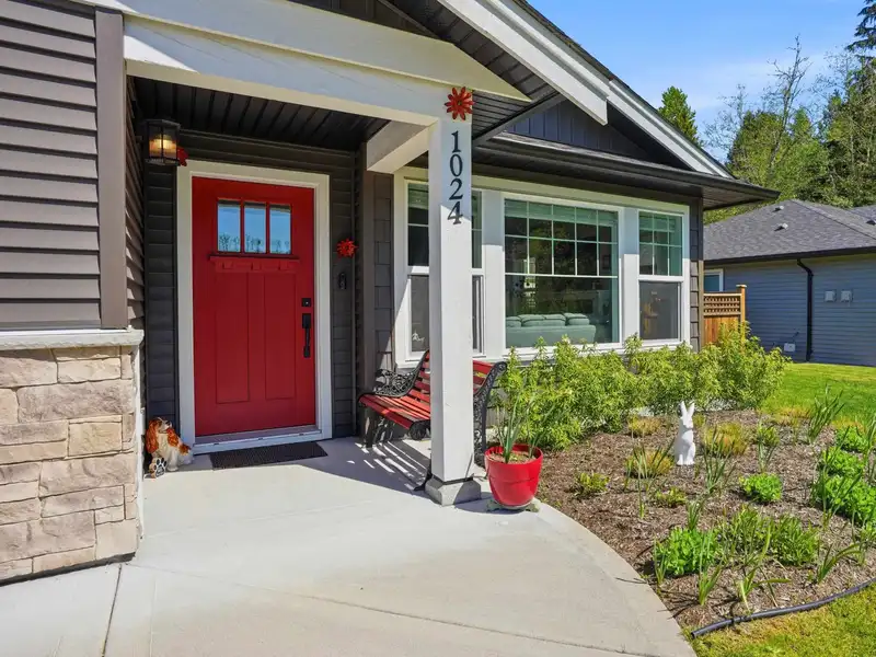 1024 CELIA CRESCENT - photo 2 of 29