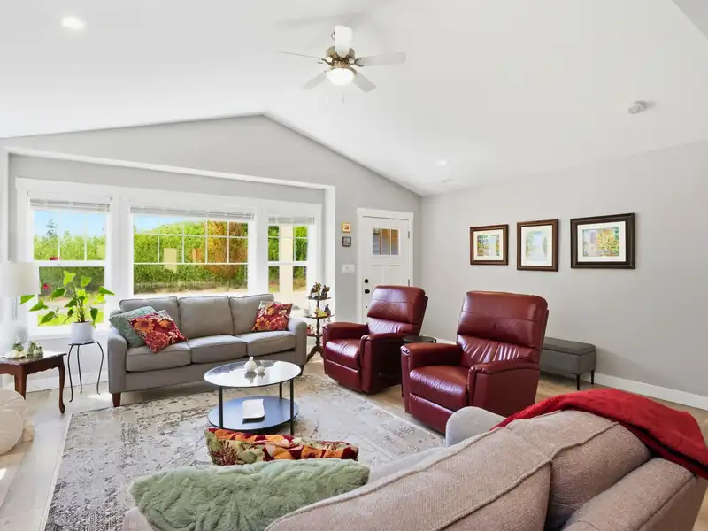 1024 CELIA CRESCENT - photo 3 of 29