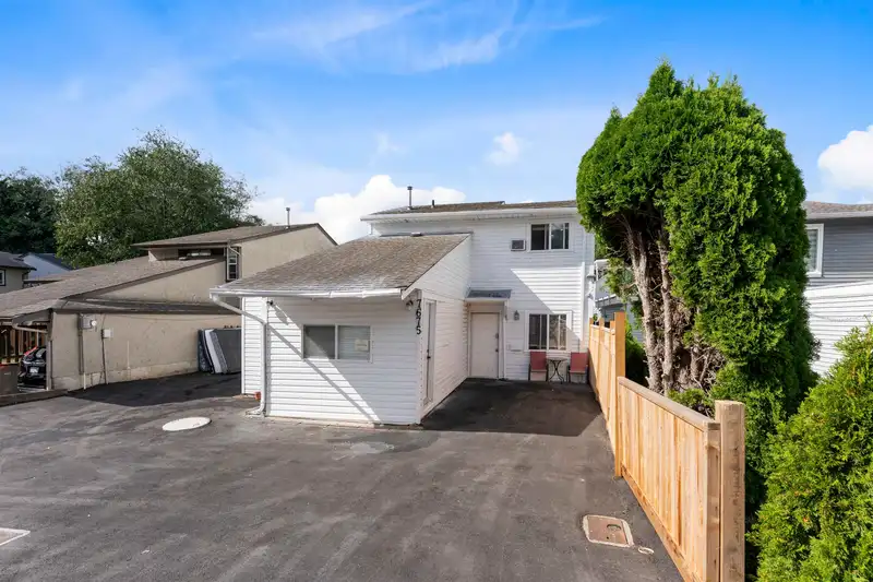 7675 125 STREET - photo 2 of 26
