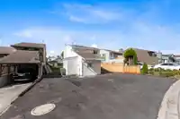 7675 125 STREET - thumbnail 3