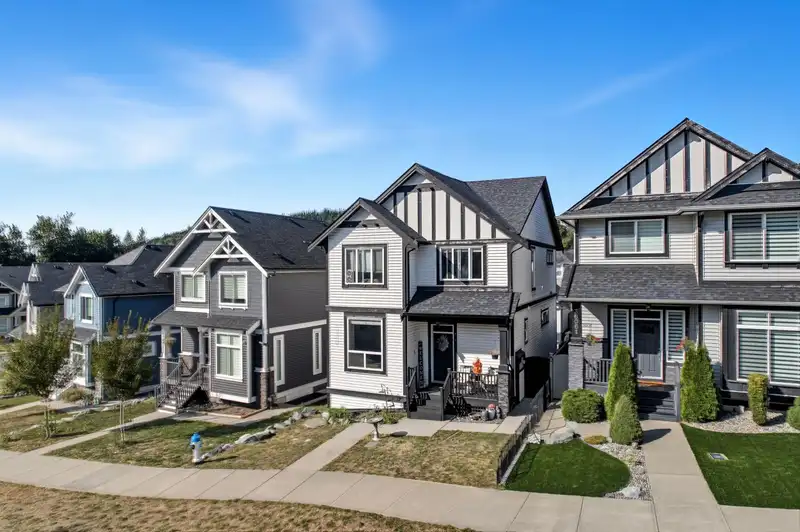 36051 EMILY CARR GREEN - photo 2 of 40