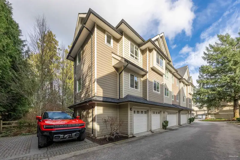 24 14285 64 AVENUE - photo 1 of 40